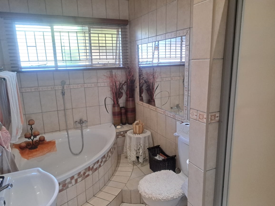 4 Bedroom Property for Sale in Safari Gardens North West